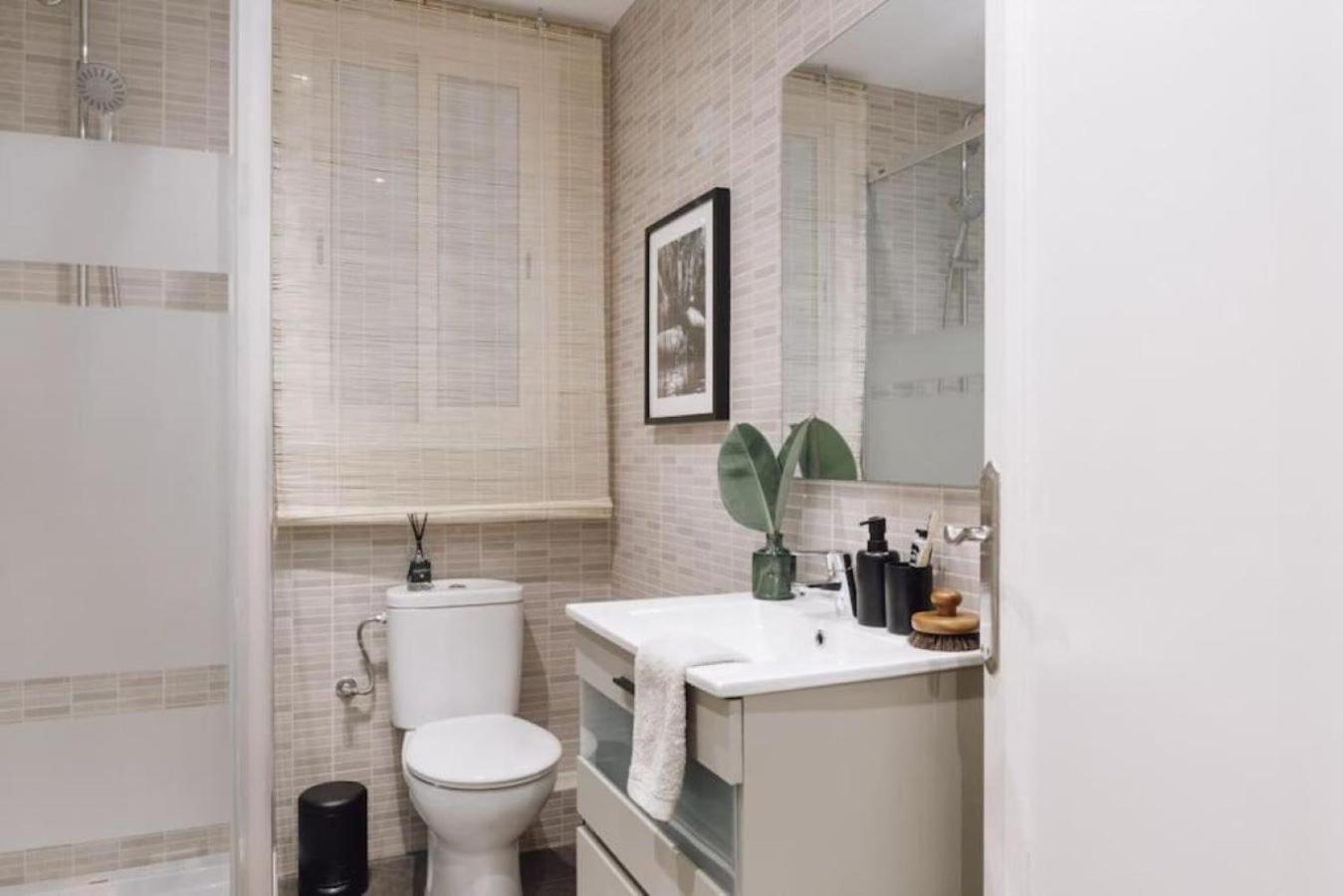 Apartment Baka - 2 Bedroom With Terrace In Sant Gervasi *